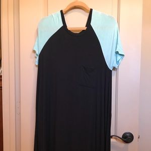 Xl LulaRoe Carly T-shirt material. Black/turq